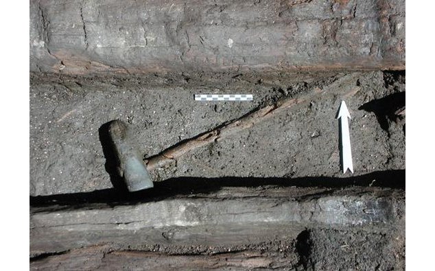 Site de Sovjan : outil en bois de cerf de type merlin daté de l'Âge du Bronze