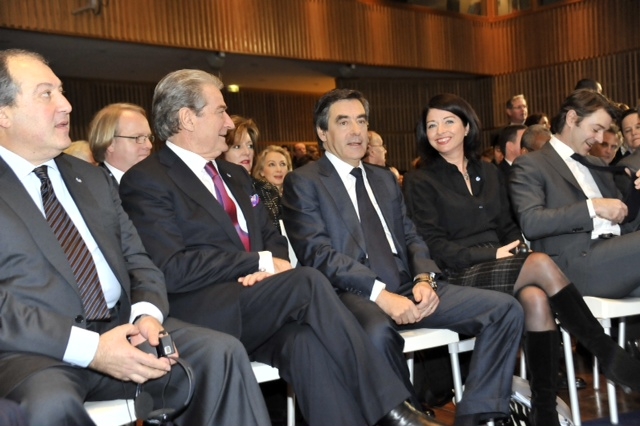 PM Berisha avec PM Fillon (centre) - JPEG